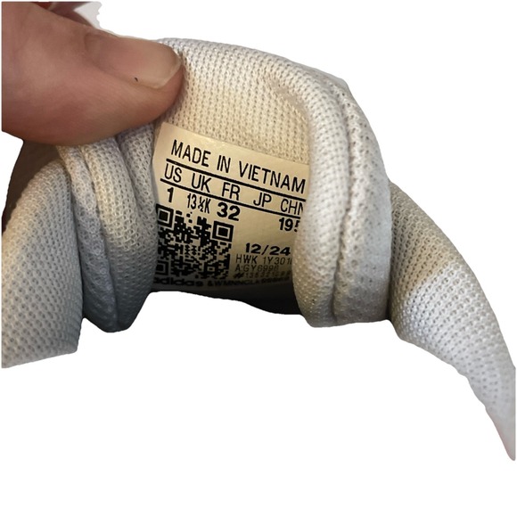 White Adidas Little  Girls Size 7 Sneaker Pink Lining‎ - Picture 6 of 7